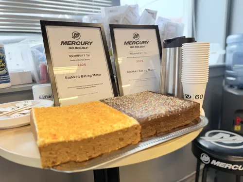 Feiring med de ansatte at Stokken Båt & Motor ble nominert til både Dealer of the Year og Marketing Excellence Award – hos både Nordkapp og Mercury